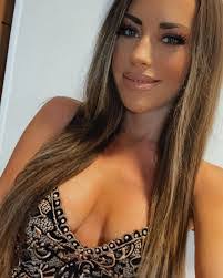 Ashlee Davis's Instagram, Twitter & Facebook