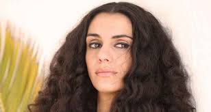 Cantora brasiliense Fernanda Cabral se apresenta no Clube do Choro