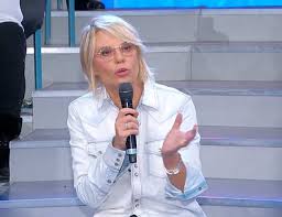 Colón de santa fe 2000/02. Maria De Filippi Reveals Why She Leads Men And Women Sitting On The Stairs