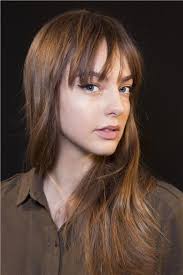 Ti piace quel tocco in più che la frangia dona a qualunque pettinatura ma ti chiedi se ti starà bene nonostante i capelli fini? Nuove Frange Come Scegliere Quella Che Ci Sta Meglio Tra Gli Ultimi Trend