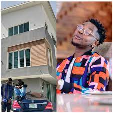 Oluwatobiloba daniel anidugbe, better known by his stage name kizz daniel, is a nigerian singer and songwriter. 4 Years Into The Game Kiss Daniel Rewards Himself With A New House Jaguda Com