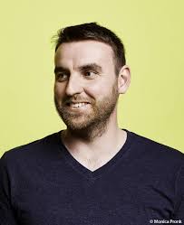 Everyone this Christmas has a Secret : Stevenson, Benjamin: Amazon.com.au:  Books