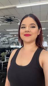 Corre corre que se acaba esta promoción 😱 sigan a @valeee._torress  #elcharroylamayrita #quinceañera #lamayrita #misquince #vestido  #elcharroylamayritaranch #maquillaje