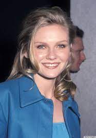 She holds dual citizenship of america and germany. Kirsten Dunst Hasn T Aged A Bit Since Her Jumanji Days Most Beautiful Hollywood Actress Kirsten Dunst Young Kirsten Dunst