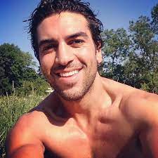 2016 waren schauspieler elyas m'barek (38) und die österreicherin julia czechner für eine zeitlang ein paar. Elyas M Barek On Instagram Urlaubsmodus On Isar Chillbill Elyas M Barek M Barek Elyas