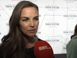 Annika lau wird wieder zum „sat.1 frühstücksfernsehen zurückkehren. Annika Lau Ex Sat 1 Moderatorin Rechnet Ab Wenn Du Mama Bist Bist Du Nicht Mehr Das Sexy Ding Bunte De