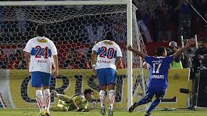 De chile no pudo imponerse como local ante launiversidad católicay ambos terminaron igualando a uno por la jornada 19 deltorneo nacional de chile. 10 Recordados Clasicos Universitarios Alairelibre Cl