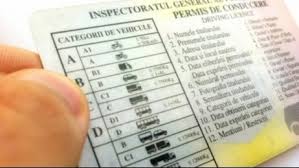Pentru varianta b observarea marginii din dreapta a părţii carosabile se face și se reglează prin parbriz, nu prin geamul lateral al vehiculului. Comisia JuridicÄƒ Permisul De Conducere Se SuspendÄƒ La Acumularea A 45 De Puncte Si Nu La