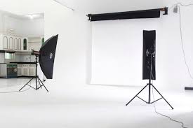 Created in 2017, it is one the first platforms to use blockchain. Publiq Studio