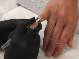 Den alten nagellack entfernen sie am besten erst ganz normal mit nagellackentferner und watte oder küchenrolle, je nachdem, was. Liftings Bei Gelnagel Grunde Ursachen Luft Fingernagel Nageldesign