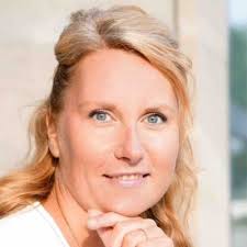 I am proud to have achieved 1st place with 179% target achievement in Q4  out of a total of 172 hybrid (hunting/farming) sales employees at Groupon  worldwide. Many thanks also to my