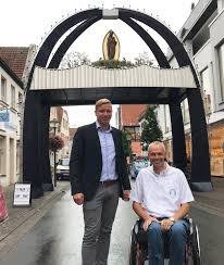 Jun 28, 2021 · maria himmelfahrt ist das fest der leiblichen aufnahme mariens in den himmel, das von mehreren christlichen konfessionen begangen wird. Stadtwerke Warendorf Gmbh Stadtwerke Warendorf Geben Gas Fur Maria Himmelfahrt
