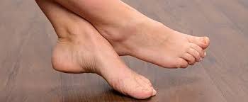 Fersensporn Fersenschmerz Und Entzundung Der Plantarsehne Plantarfasziitis Gelenk Klinik De Fersenschmerzen Fussschmerzen Plantarfasziitis