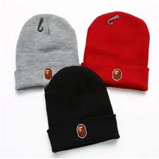 1993年4月1日、東京・原宿にて創業。ファッションブランド〈a bathing ape®〉を展開。店舗として「bape store®」「bapexclusive™」「bape kids®」「a bathing ape pirate store®」を中心に運営し、ワールドワイドに事業を拡大している。 A Bathing Ape Bape Logo Beanie Knit Ski Hat Unisex Cap Hat Shopee Singapore