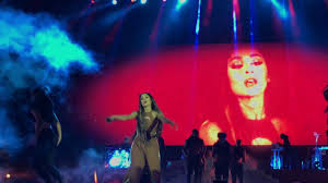 Ariana esteve no brasil em outubro de 2015, quando apresentou a turnê the honeymoon para um público mediano no allianz parque, em são paulo — a apresentação foi marcada para o mesmo dia. Pin On Ariana Grande