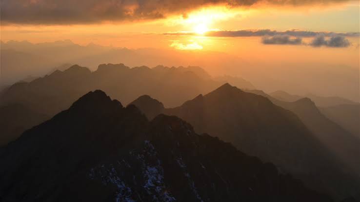 10 of the Most Beautiful Mountain Ranges | DuVine