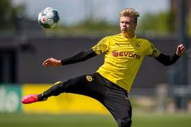 Search our extensive list of all nfl players. Bundesliga Returns Football Players Warned Eyes Of Germany Are Upon Them