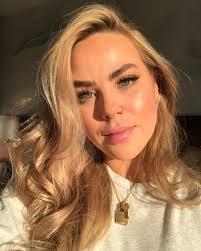 Hayley Nielsen's Instagram, Twitter & Facebook