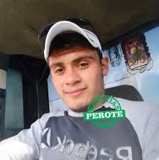 Se llaman Alfredo García Soto Es de cruz blanca.Salió el día de ayer de su  domicilio y no se sabe nada de el. SE BUSCA