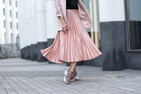 Kerudung anak anonimoda pashmina kerut instan dusty pink. 8 Rekomendasi Rok Plisket Yang Sedang Hits Ini Pasti Sulit Untuk Kamu Tolak