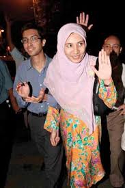 Последние твиты от nurul izzah anwar (@n_izzah). Upset In Malaysia Opposition Breakthrough Anwar Makes Comeback 2008 May June Wrmea