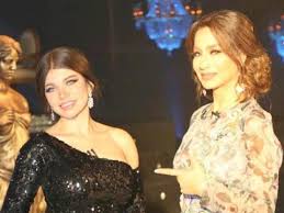 بدأ العمل في إذاعة القدس، ملحناً ومغنياً، وهو بعد فتى لم يتجاوز السن القانونية. ØªÙØ§ØµÙŠÙ„ Ø§Ø³ØªÙ‚Ø§Ù„Ø© Ø¨Ø³Ù…Ø© ÙˆÙ‡Ø¨Ø© ÙˆÙˆÙ‚ÙÙ‡Ø§ Ø¹Ù† Ø§Ù„Ø¹Ù…Ù„ Ù„ÙŠØ§Ù„ÙŠÙ†Ø§