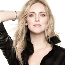 MAN MUSS MICH NICHT MÖGEN”