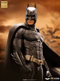 Eine korrupte stadt wird von einer toxischen bedrohung heimgesucht. Batman Statue 1 10 Art Scale Deluxe Exclusive Batman Begins 31 Cm Sci Fi Corner