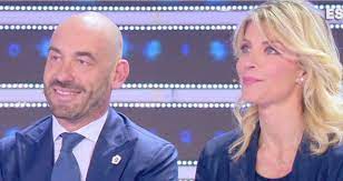Maria chiara milano vieusseux è la moglie del direttore della clinica malattie infettive dell'ospedale policlinico san martino di genova, matteo bassetti, esperto noto al grande pubblico anche. Maria Chiara Milano Viesseux Moglie Di Matteo Bassetti Confessione In Tv