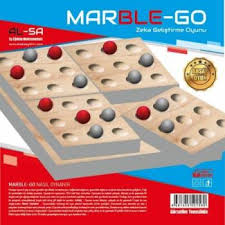 19×19'luk bir tahtada 181 siyah ve 180 beyaz taşla oynanır (oyun sırasında bu taşların hepsi kullanılmayabilir). Marble Go Zeka Oyunu Bijuteri