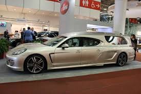 Corbillard Rennsport Version Doree Pour Un Parent En Or Hearse Custom Cars Flower Car