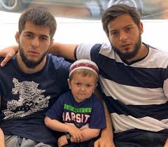 Magomedov sosyal medyada capslere konu oluyor! Megan V Tvittere Psa Hasbulla Magomedov Isn T A Little Kid Or Khabibs Son He S An 18 Year Old With A Condition