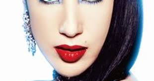 COLDFEETのLori Fineが超豪華ソロ作品集をリリース