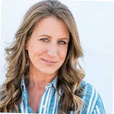 Jackie Farrant's Instagram, Twitter & Facebook