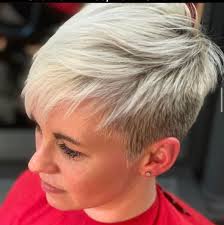 Introducing myself, 30-year-old hairstylist from Morehead