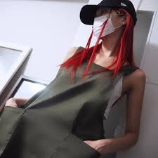 最近 家では裸エプロン風にハマってます カーキだから全然エロくない エプロン便利すぎ おしゃれなやつが欲しいな カーキ おしゃれ エプロン