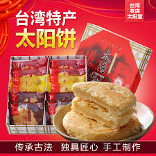 太陽餅 ，是一種甜餡薄餅，一般內餡是 麥芽糖 ，源起於 台中市 神岡區 社口一帶林家崑派的麥芽餅，是 台灣 台中市 的 點心 ，為 中臺灣 的名產之一。. å°æ¹¾è€ä¸­ç‰¹äº§å¤ªé˜³å ‚å¤ªé˜³é¥¼ä¼ ç»Ÿç³•ç‚¹å¥¶æ²¹é¦…é¥¼æ‰‹å·¥é…¥é¥¼ç³•é¥¼é›¶é£Ÿç¤¼ç›'