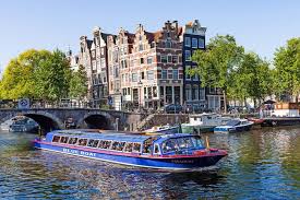 City of amsterdam is run by the city council and a college of aldermen. Kanal Bootstour In Amsterdam 2021 Tiefpreisgarantie