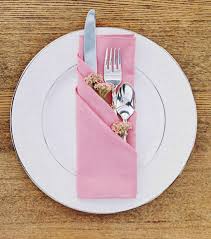 Pliages De Serviettes Faciles En 3 Pochettes En Diagonale Pour Les Couverts Pliage Serviette Facile Pliage Serviette Tissu Pliage Serviette Papier