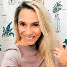 That depends on how greasy it is, if the hair is too dirty/oily it can produce uneven results. How Dirty Should My Hair Be Before I Dye It 4 Myths Debunked By A Hairdresser