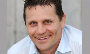 Wayne Pearce named as special guest for Graduate of the Year dinner