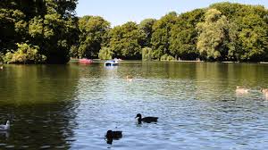 It's difficult to imagine munich without the english garden, just as it is difficult to imagine new york without the central park and london without hyde park. Kleinhesseloher See Im Englischen Garten Youtube