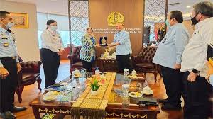 Nah,sudah diberi informasi dengan detail tempat dan waktunya, jadi usahakan jangan. Kantor Imigrasi Kelas I Tpi Pontianak Siap Dukung Pendirian Ukk Di Mempawah Tribun Pontianak