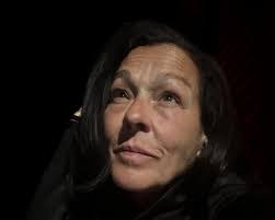 Robin Hoey's Instagram, Twitter & Facebook