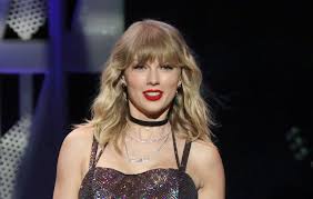 Второй альбом свифт fearless был выпущен в 2008 году и стал международным прорывом. Taylor Swift Donates 36 400 To Mother Of Five Whose Husband Died Of Coronavirus Nme