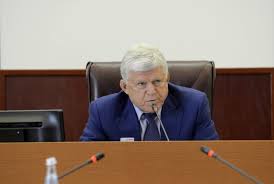 Шихсаидов является сыном бывшего председателя народного собрания дагестана хизри шихсаидова, отставку которого депутаты парламента приняли путем голосования в среду. Hizri Shihsaidov Prokommentiroval Situaciyu Na Granice Dagestana I Chechni Molodezh Dagestana