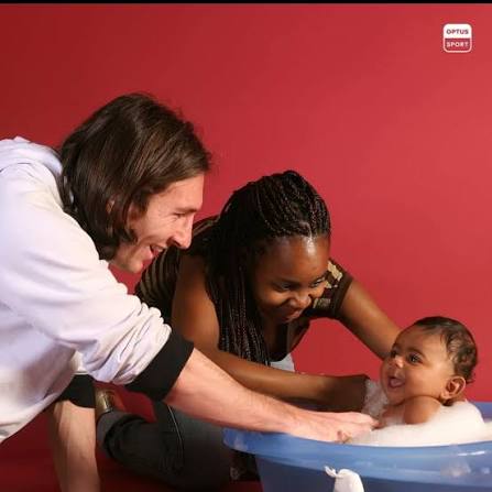 The legends meeting for the first time 🤝✨ In September 2007, a 20-year-old  Lionel Messi posed with a baby Lamine Yamal as part of a charity calendar  for UNICEF and Diario Sport.