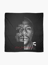 Foulard for Sale avec l'œuvre « Citation de Floyd Mayweather en noir et  blanc. » de l'artiste eneakelo777