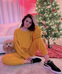 Speculation has been growing about a possible budding romance between the look at her now songstress and nba star jimmy butler. Selena Gomez Went On A Few Casual Dates With Jimmy Butler But She Is Still Single The Independent News
