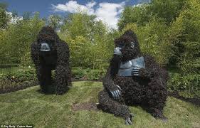 Pin By Estela Mcpike On Hedge Sculptures Montreal Botanical Garden Garden Art Botanical Gardens